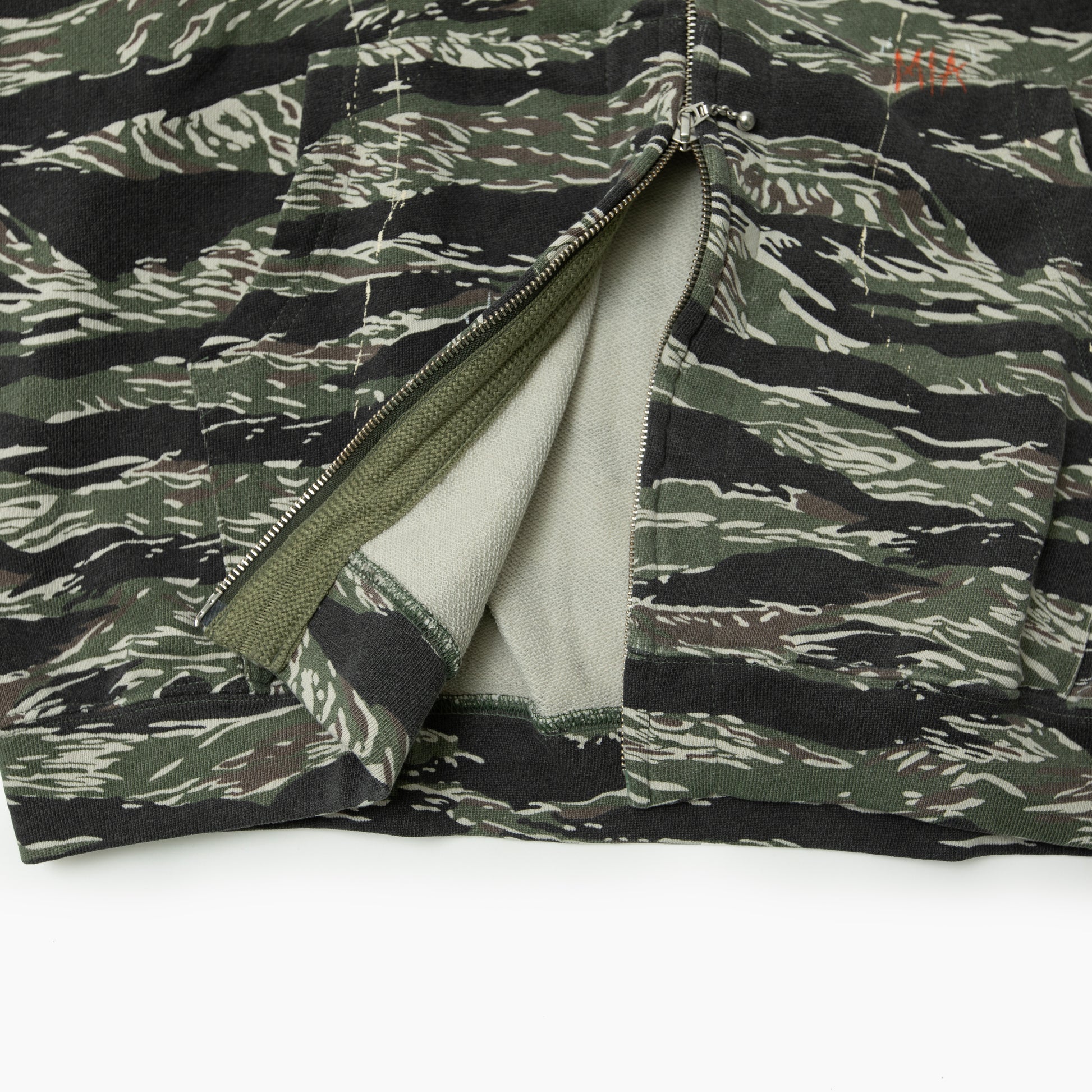 BLACKOUT Tiger hood zip BA26-SS1131