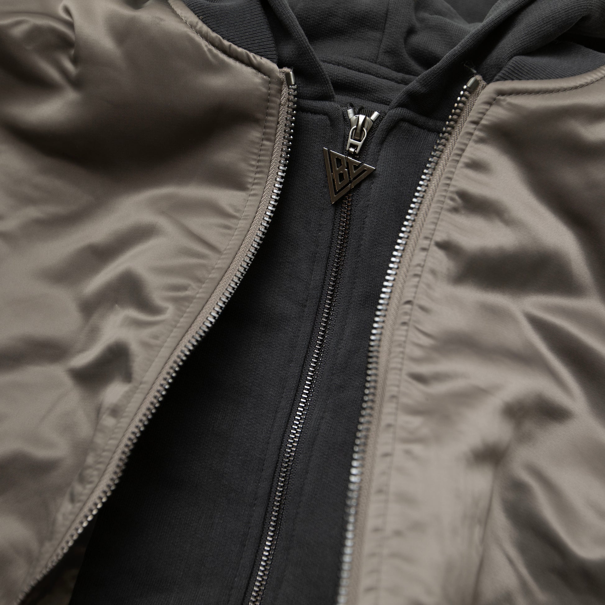 VALABASAS TRACEUR JACKET