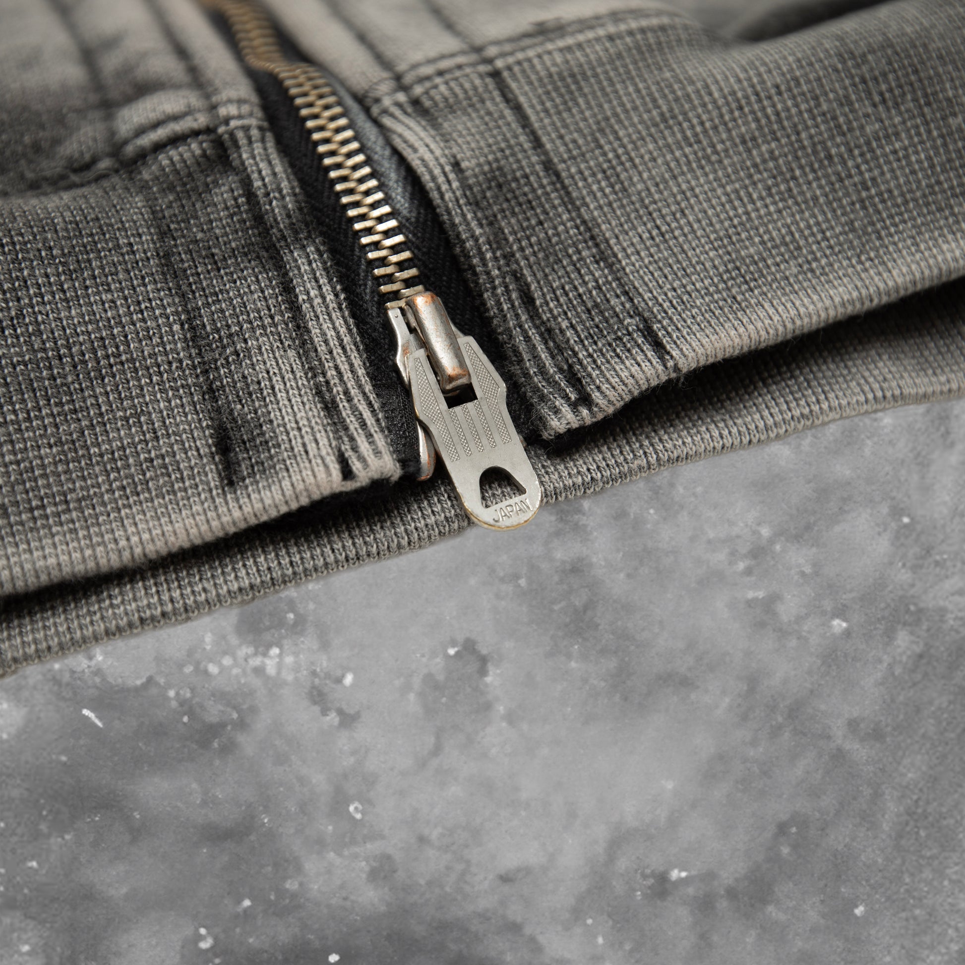 BLACKOUT CRACK HOOD ZIP