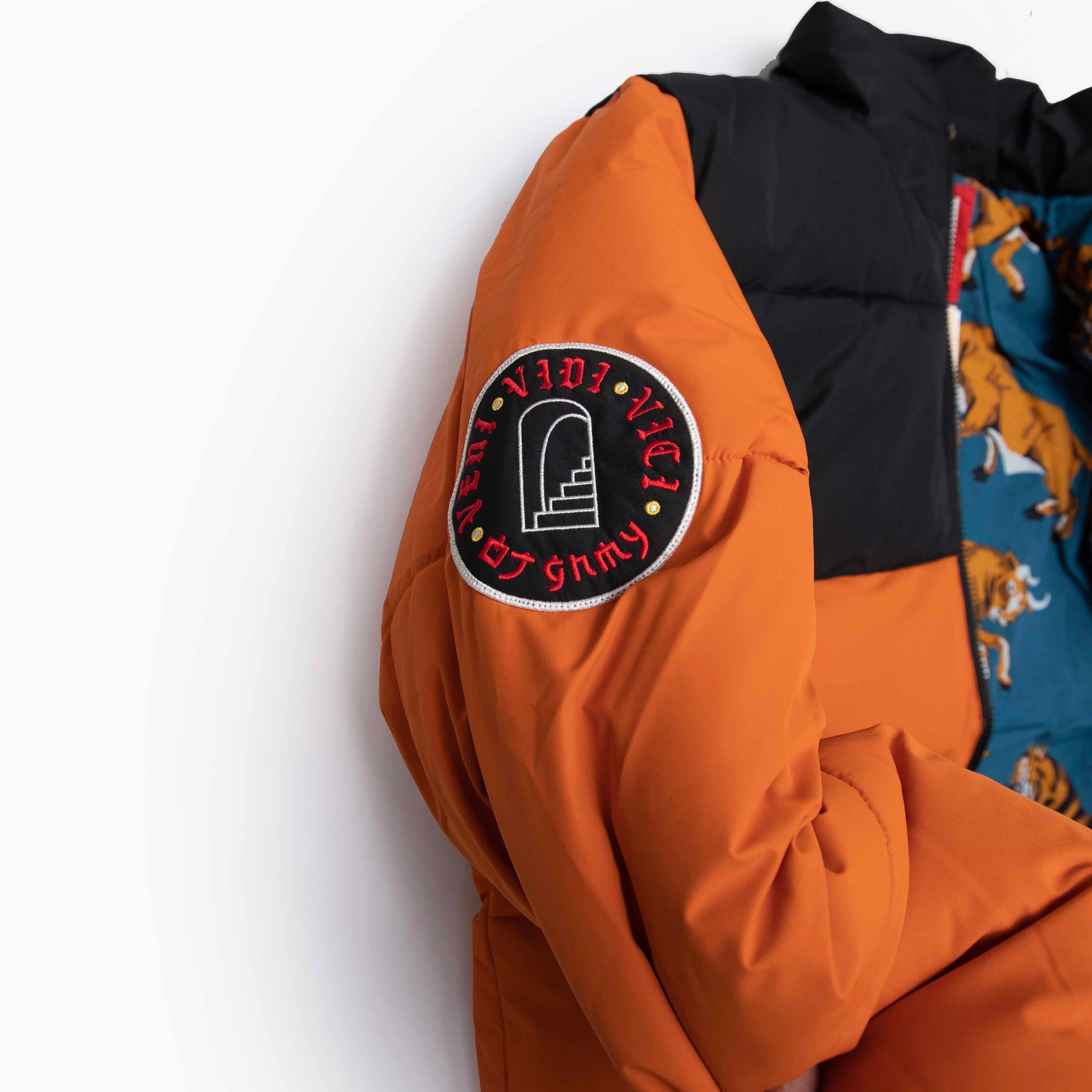 GRIMEY VITA DEORUM (GRMY X OJ) PUFFER JACKET - ORANGE